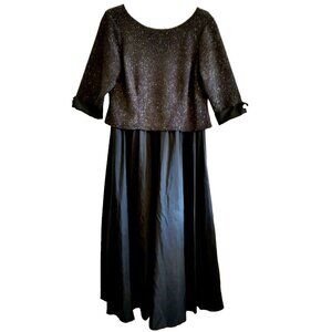 Jessica Howard Blue and Gray 3/4 Sleeve Gown